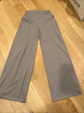 Gilly Hicks Wide-Leg Yoga Pants in Taupe Gray medium